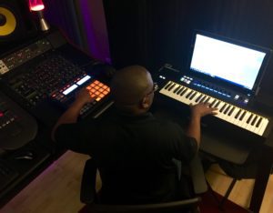 making a beat on maschine and maschine jam